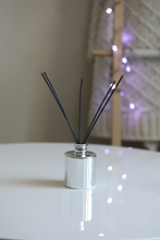 Load image into Gallery viewer, Round Reed Diffuser Bottle in Silver - Candleholic Shop